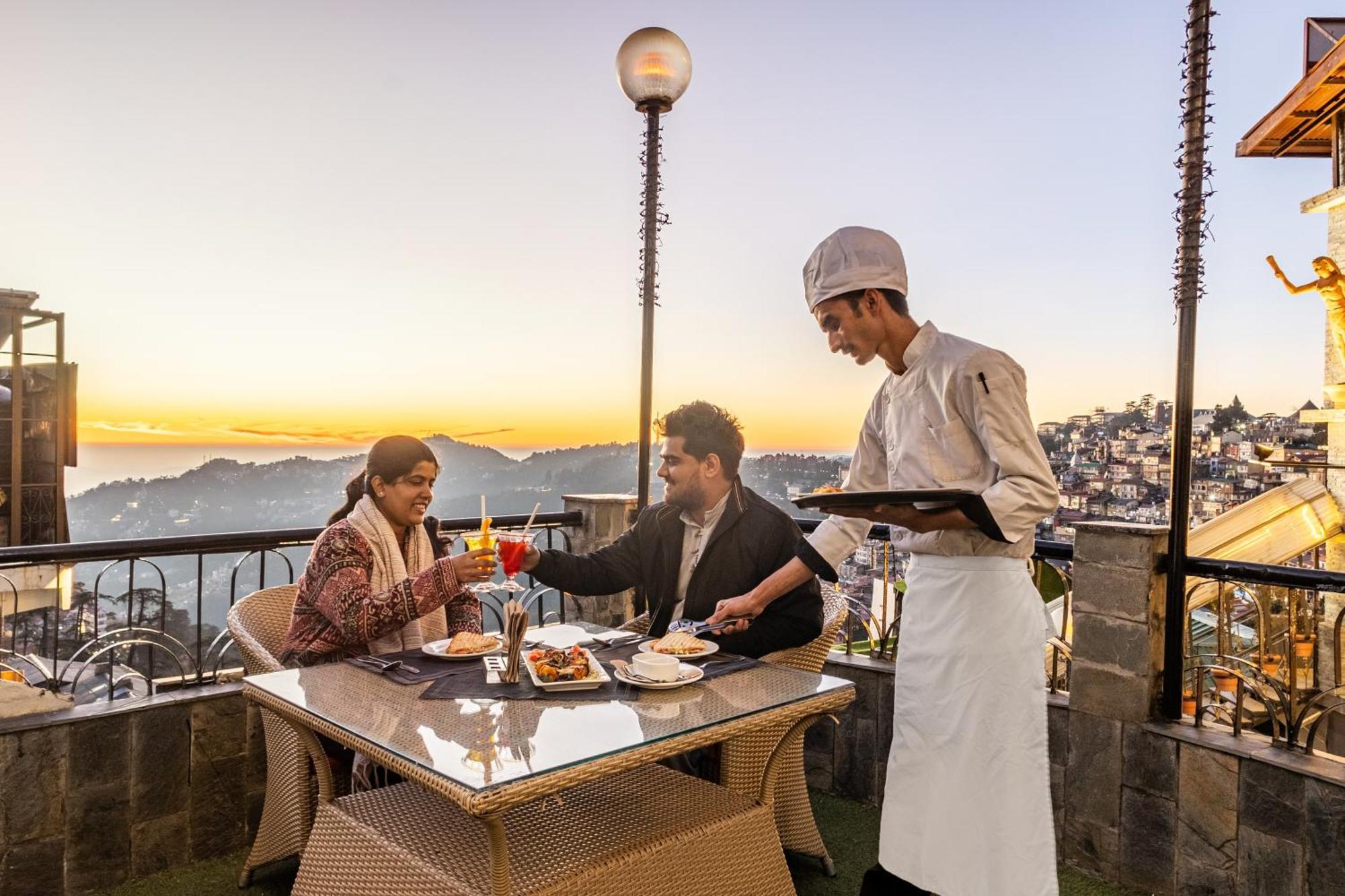 Hotel Sterling Legacy Shimla Zewnętrze zdjęcie